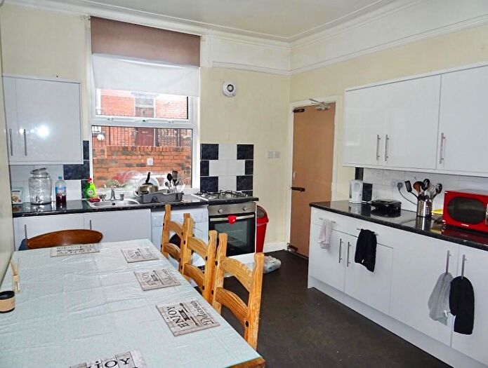 5 Bedroom Terraced House To Rent In Cliff Mount, Leeds, West Yorkshire, LS6