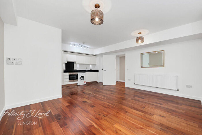 2 Bedroom Apartment For Sale In Elmore Street, London, N1