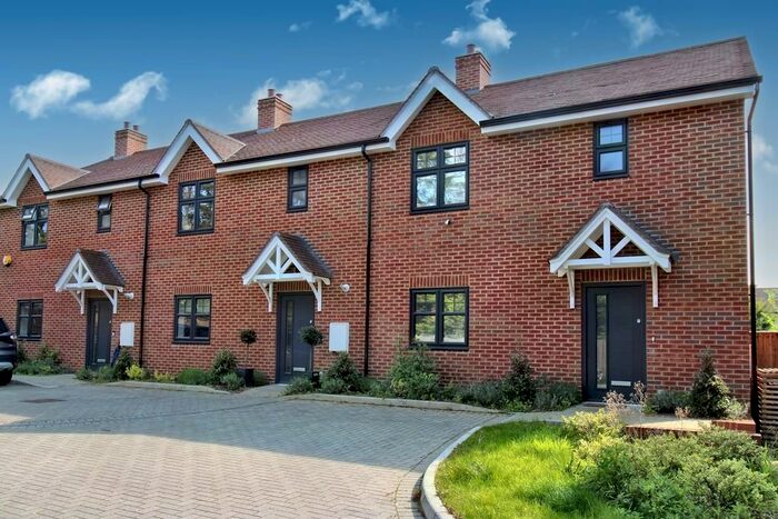 3 Bedroom End Of Terrace House To Rent In Surbiton, KT6