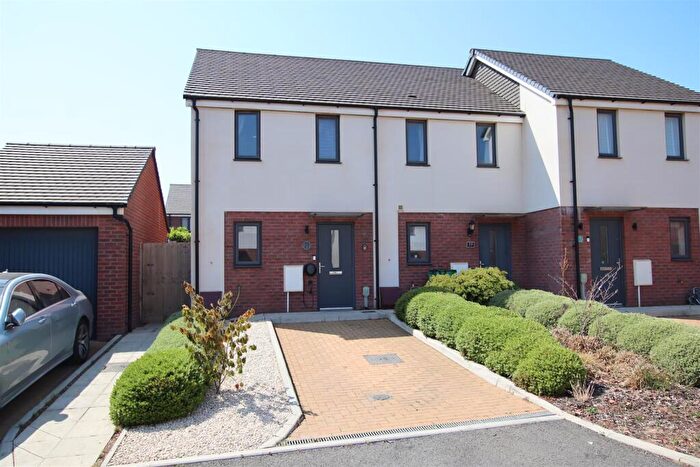2 Bedroom End Of Terrace House For Sale In Hutchings Drive, Tithebarn, Exeter, EX1