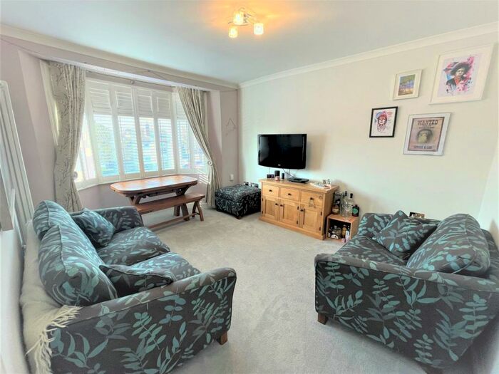 2 Bedroom Flat To Rent In Pinner Road, Harrow, HA1