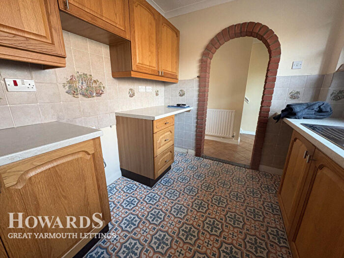 3 Bedroom Semi-Detached House To Rent In Manor Way, Great Yarmouth, NR29