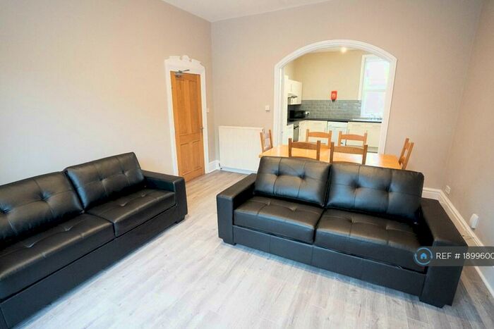 6 Bedroom Semi-Detached House To Rent In Hill Lane, Southampton, SO15