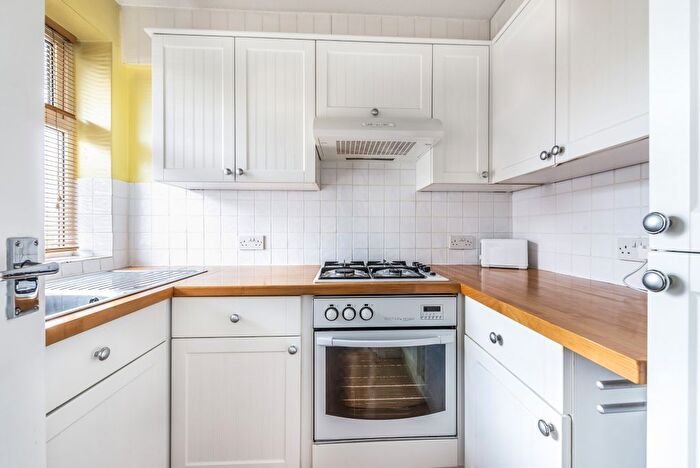 1 Bedroom Flat To Rent In Kimber Road, Earlsfield, London, SW18