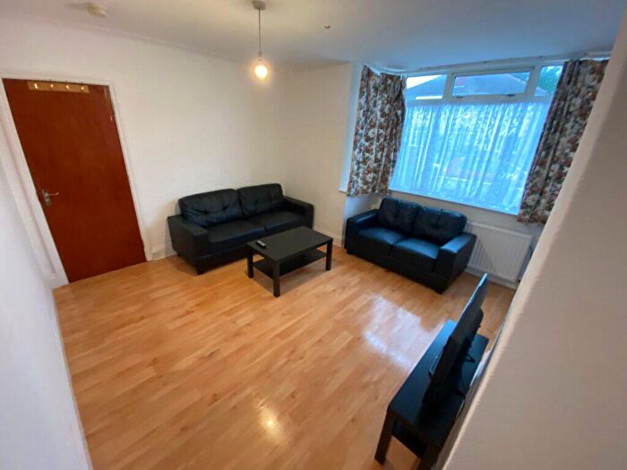 4 Bedroom Semi-Detached House To Rent In Newport View, Headingley, Leeds, LS6