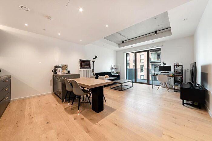 1 Bedroom Apartment For Sale In Rendel House, Goodluck Hope, London, E14