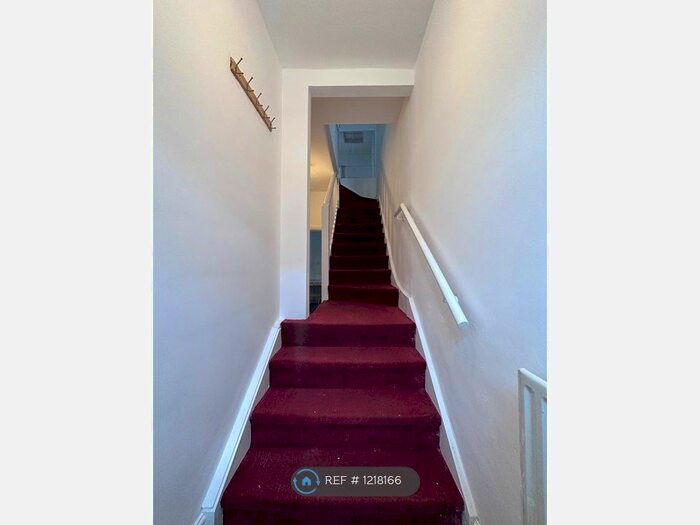 2 Bedroom Flat To Rent In Kingston Road, London, SW20