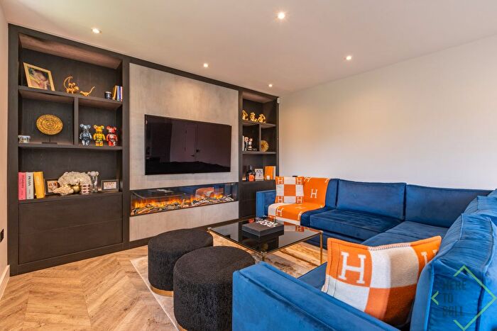 2 Bedroom Flat To Rent In Brookmans Place, Brookmans Park, AL9