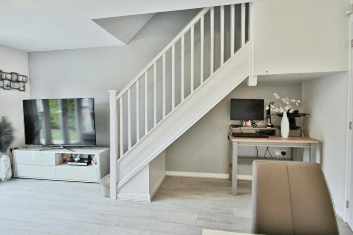 2 Bedroom Terraced House For Sale In Richmond Lane, Kingswood, HU7