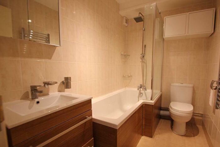 2 Bedroom Apartment To Rent In Woking, GU22