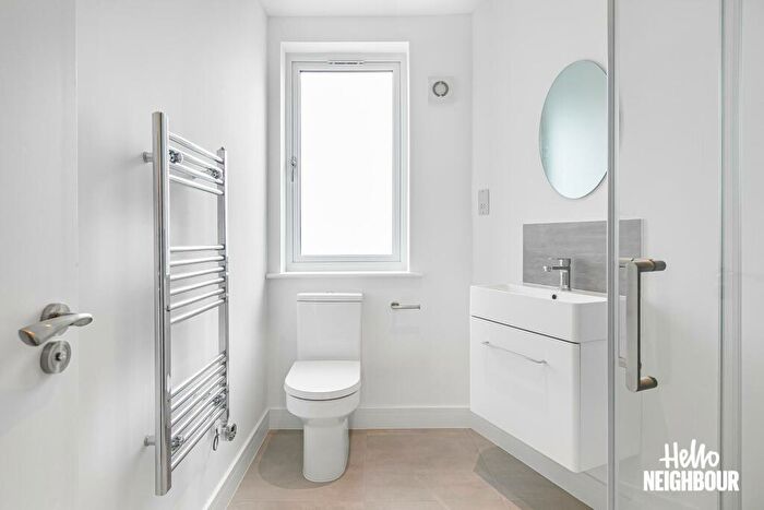 2 Bedroom Apartment To Rent In Alexandra Drive, Surbiton, KT5