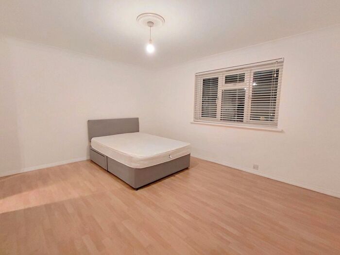 1 Bedroom Flat To Rent In Salisbury Road, Barnet, EN5