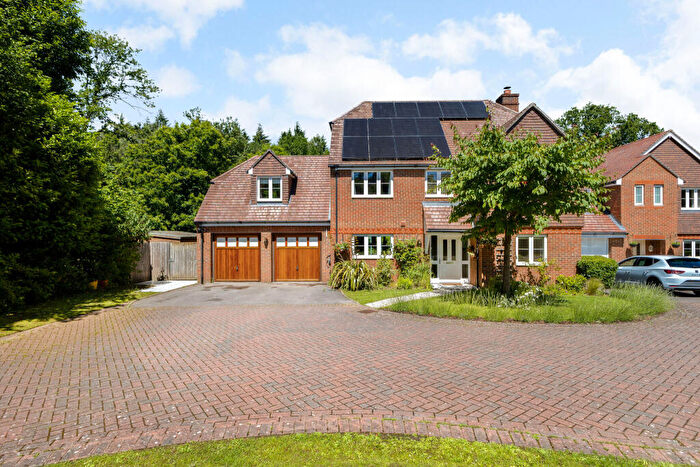 5 Bedroom Detached House For Sale In Handyside Place, Four Marks, GU34