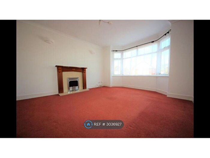 2 Bedroom Flat To Rent In Ensbury Avenue, Bournemouth, BH10