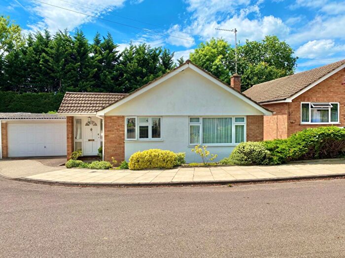 2 Bedroom Semi-Detached Bungalow For Sale In Silvercliffe Gardens, New Barnet, EN4