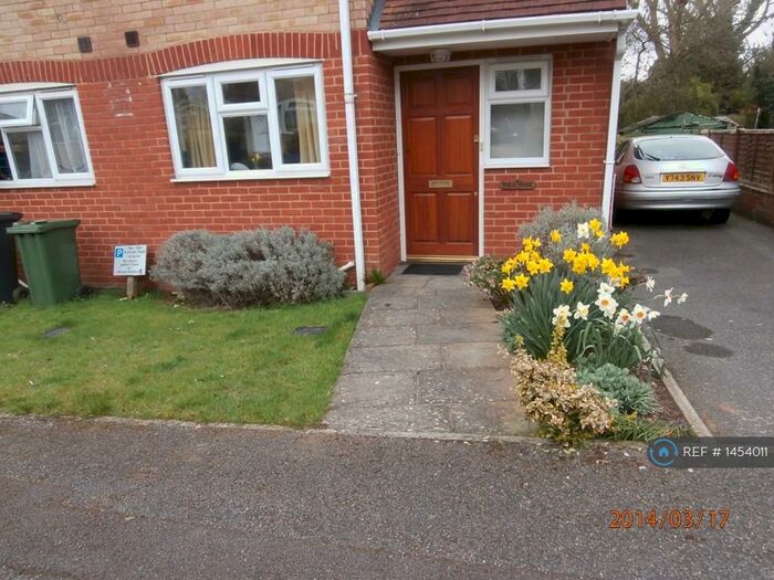 3 Bedroom Semi-Detached House To Rent In Hillrise, Guildford, GU2