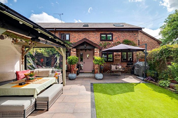3 Bedroom Barn Conversion For Sale In Rake Lane, Chorlton-By-Backford, CH2