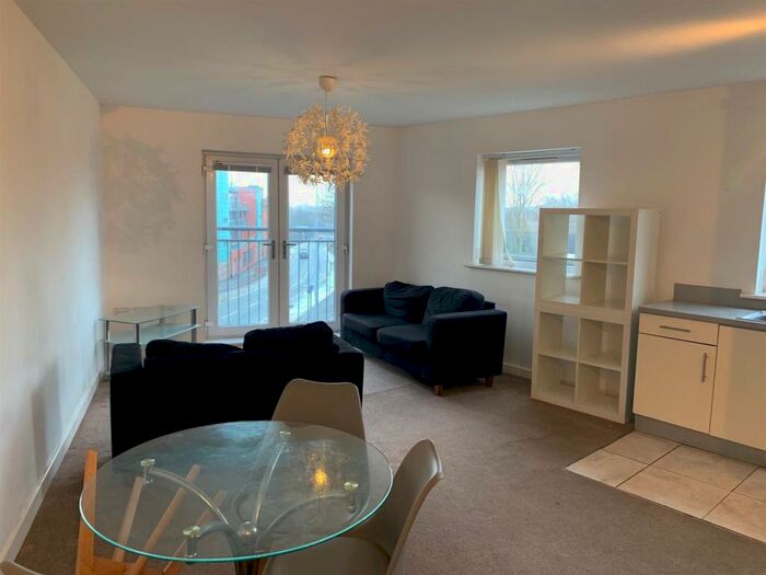 3 Bedroom Apartment To Rent In Delta Point, Blackfriars Road, Salford, M3