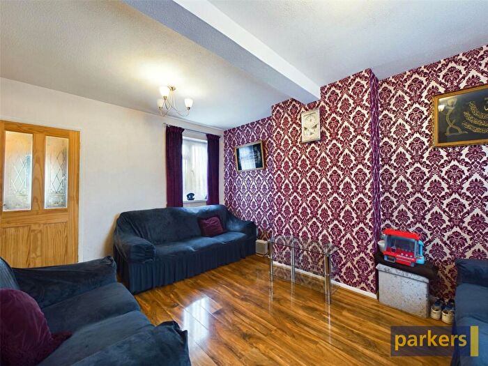 3 Bedroom Terraced House For Sale In Shinfield Road, Reading, Berkshire, RG2