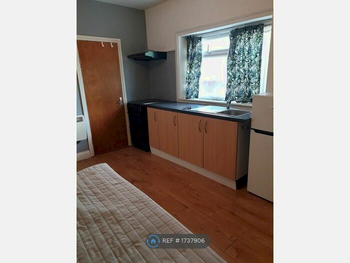 Studio To Rent In Greenford Road, Greenford, UB6