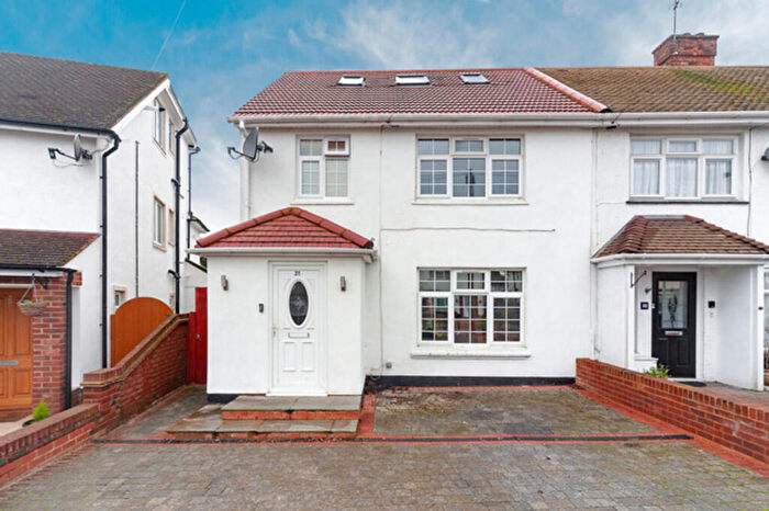 5 Bedroom Semi-Detached House To Rent In Brookfield Crescent, NW7