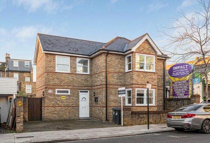 2 Bedroom Flat To Rent In Culmington Road, London, W13