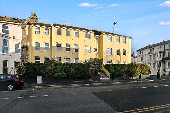 2 Bedroom Flat For Sale In Cavendish Place, Eastbourne, BN21