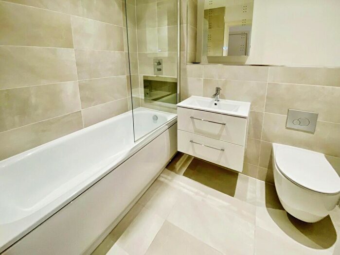 1 Bedroom Apartment For Sale In Royal Crescent Road, Southampton, SO14