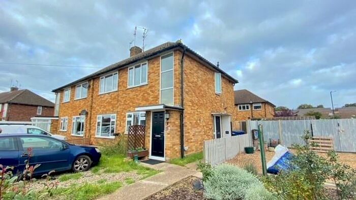 2 Bedroom Maisonette To Rent In Hillside, Maidenhead, SL6