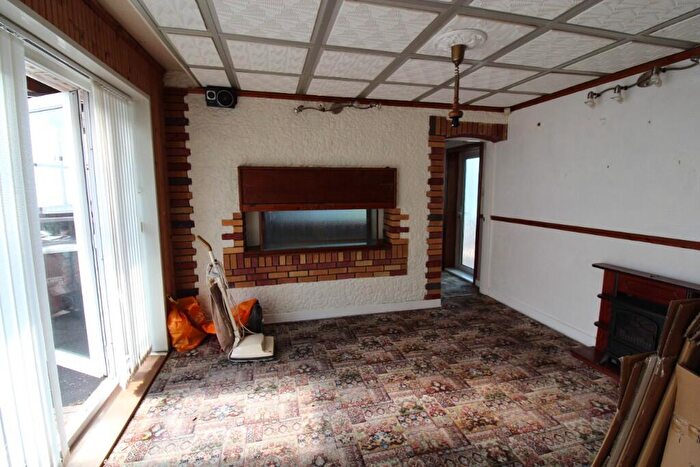 2 Bedroom Semi-Detached Bungalow For Sale In Glamis Road, Leyland, Lancashire, PR25