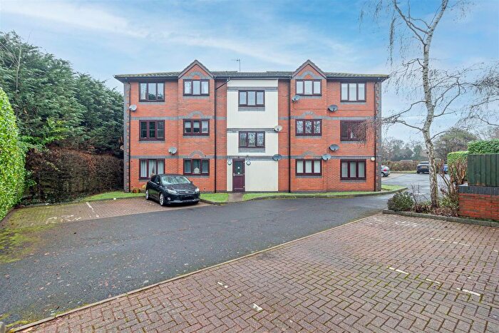 1 Bedroom Flat For Sale In Badger Gardens, Worcester, WR5