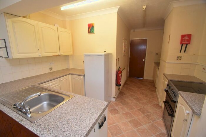 6 Bedroom Detached House To Rent In Dracaena Avenue, Falmouth, TR11