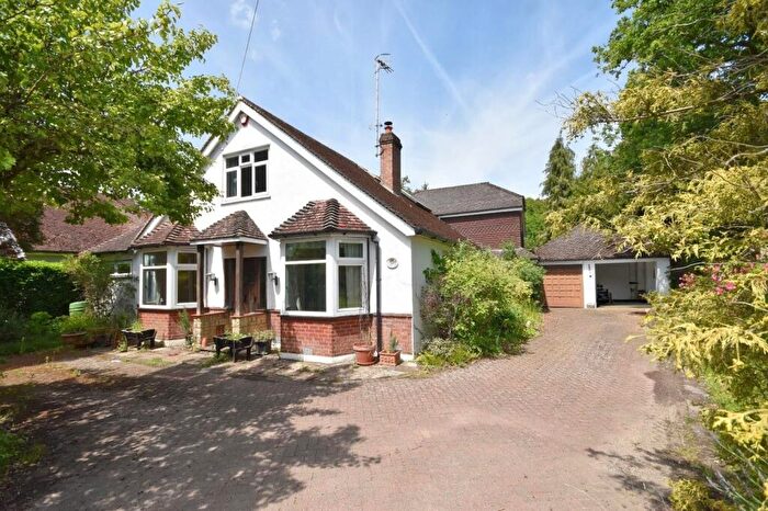 3 Bedroom Detached House For Sale In Smallfield Road, Horley, Surrey, RH6