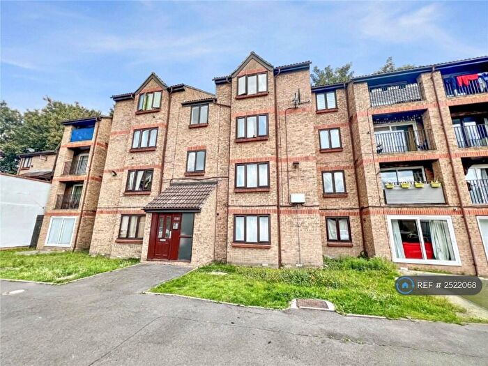 2 Bedroom Flat To Rent In Sycamore Court, Erith, DA8