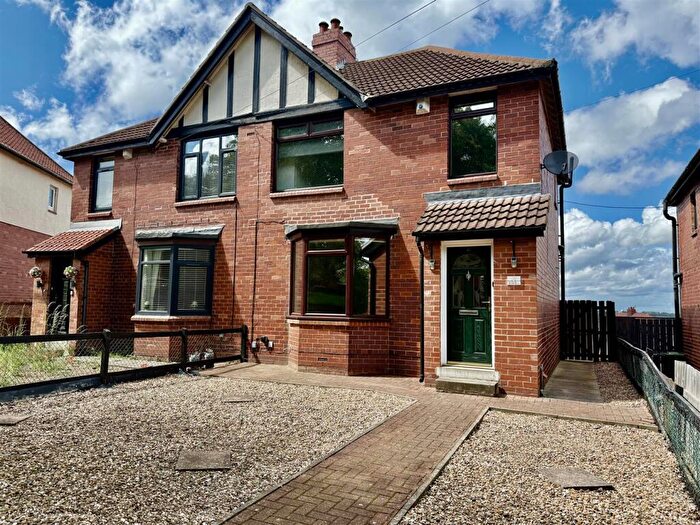 3 Bedroom Semi-Detached House For Sale In The Drive, Felling, NE10
