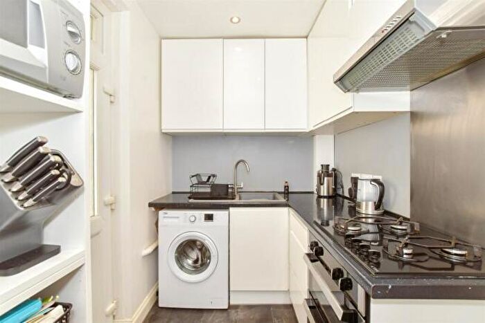 2 Bedroom Maisonette To Rent In Newcomen Road, Portsmouth, PO2