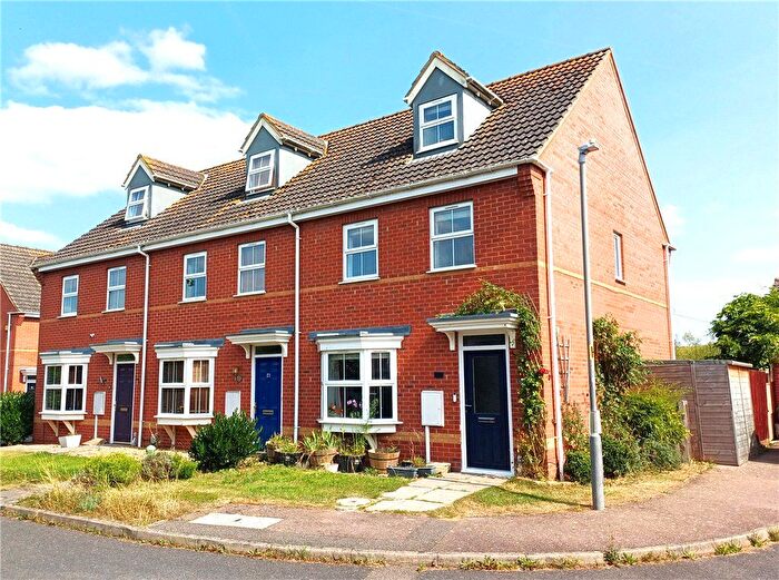 3 Bedroom Semi-Detached House For Sale In Tudors Close, Calvert, Buckingham, MK18