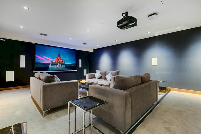 2 Bedroom Flat To Rent In Wandsworth Road, London, SW8