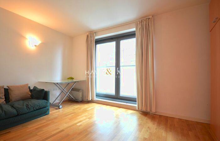 Studio To Rent In New Providence Wharf, Fairmont Avenue, London, E14
