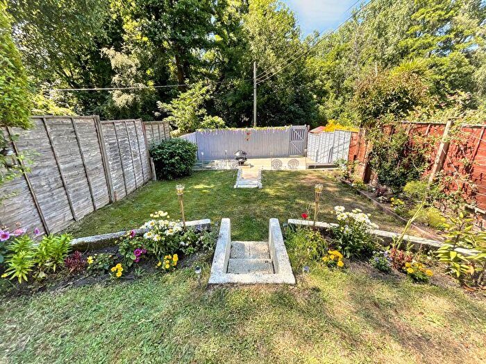 2 Bedroom Flat For Sale In Hurn, Christchurch, BH23