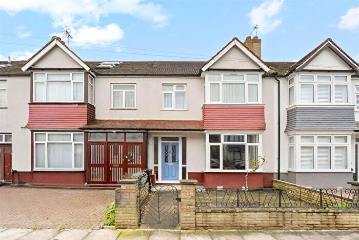 3 Bedroom Terraced House For Sale In New Road, Wood Green, N22