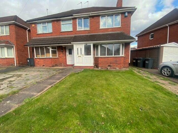 3 Bedroom House To Rent In Hathersage Road, Great Barr., B42