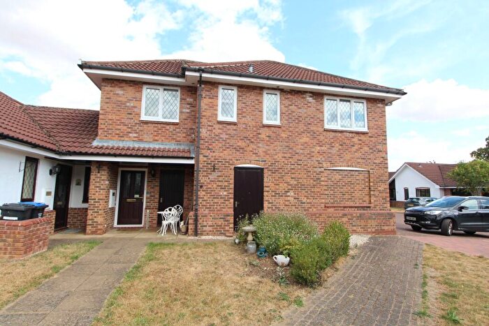 2 Bedroom Apartment For Sale In The Hawthorns, Lutterworth, LE17
