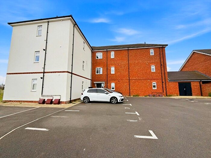 2 Bedroom Flat For Sale In Harebell Gardens, Houghton Regis, LU5