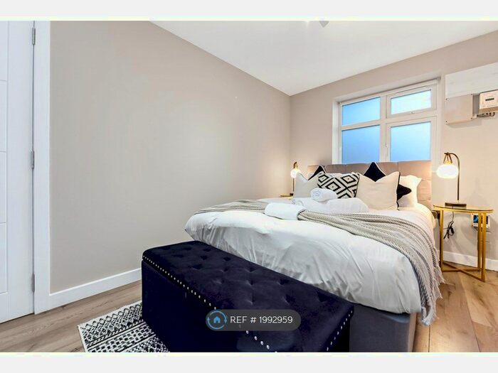 Studio To Rent In Sydney Grove, London, NW4