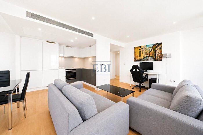 2 Bedroom Apartment To Rent In Landmark East, Marsh Wall, London, E14