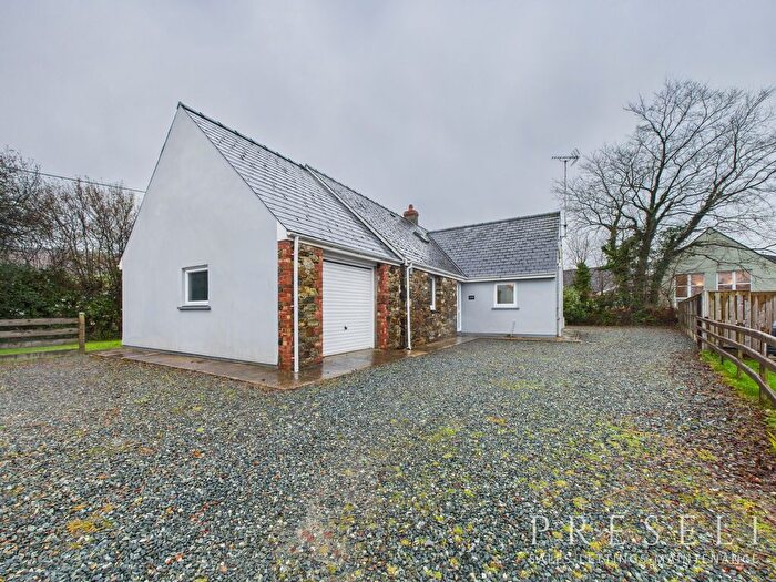 4 Bedroom Detached Bungalow To Rent In Rhos Dinas, Newport, SA42