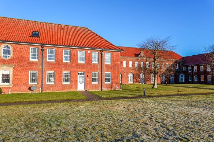 3 Bedroom End Of Terrace House For Sale In Quinn Court, Lanark, ML11