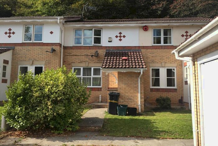 2 Bedroom Property To Rent In Evans Close, St Annes Park, Bristol, BS4