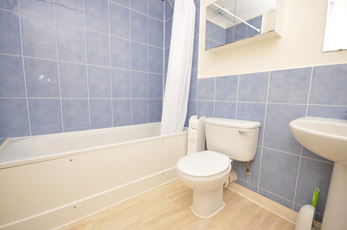 2 Bedroom Apartment To Rent In Kings Road, Farncombe, Godalming, Surrey, GU7